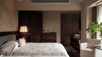 Luxury Twin Room | Living area | TV