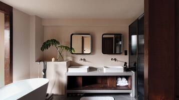 Luxury Double Room, Garden View | Bathroom