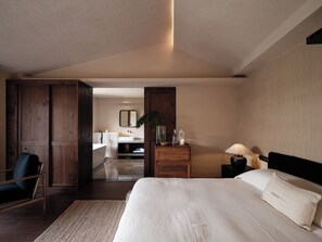 Luxury Double Room, Garden View | Soundproofing, free WiFi