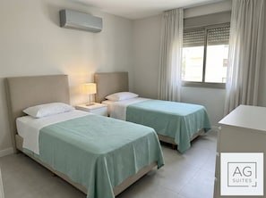 Condo luxueux, vue partielle sur la mer | Coffre-fort, bureau, espace de travail pour ordinateurs portables