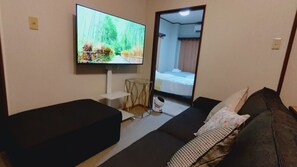 4 bedrooms, iron/ironing board, WiFi, bed sheets - Umeka 401 \tResidential Hotel GRAN Umeka Family friendly Free parking 10 minutes to USJ (大阪府大阪市此花区梅香2丁目)