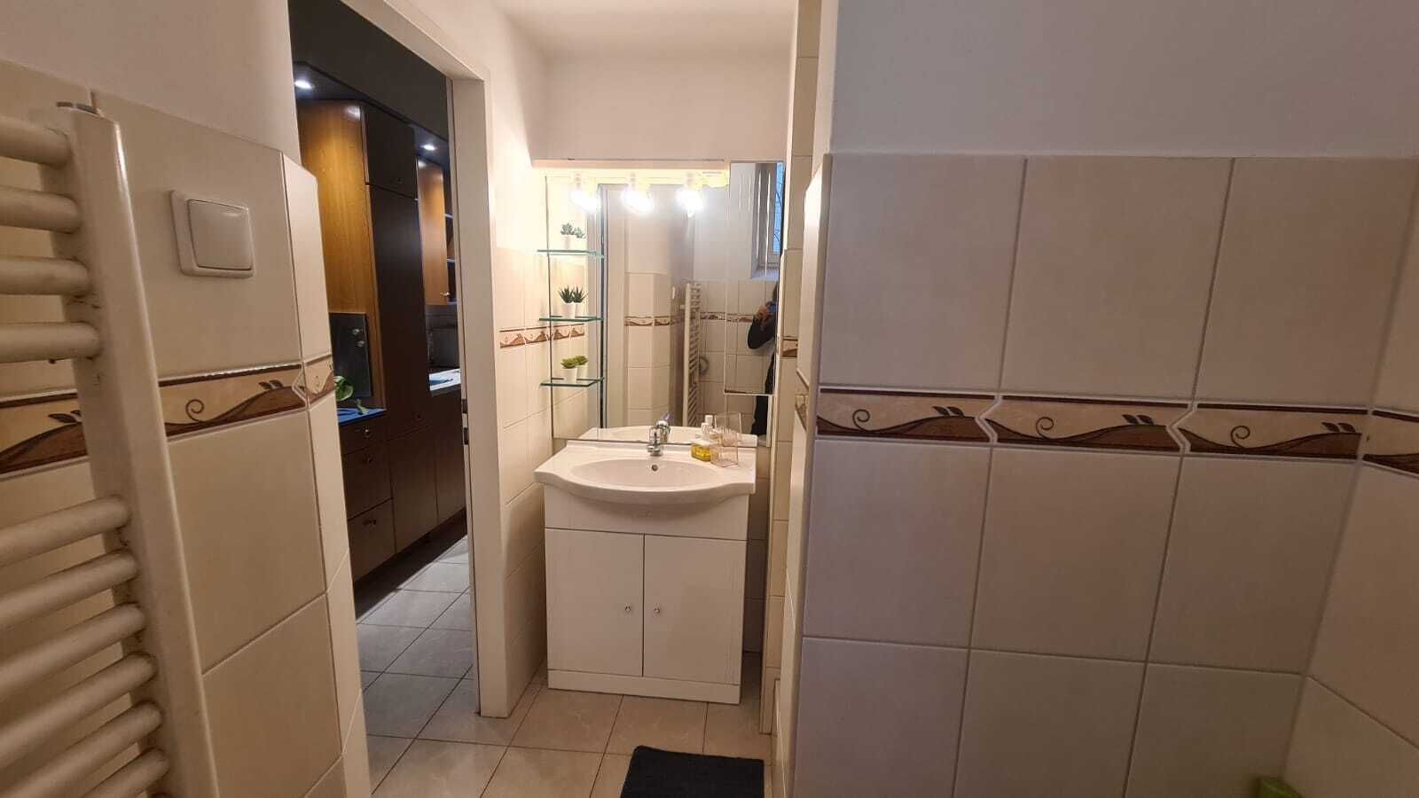 Basic Room | Bathroom | Shower, free toiletries, hair dryer, towels