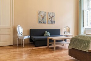 Basic Room | Interior - Simple Room Long Stay Central Location (Vienna)