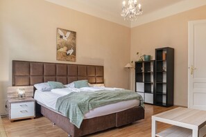 Basic Room | Iron/ironing board, free WiFi - Simple Room Long Stay Central Location (Vienna)