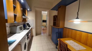 Basic Room | Private kitchen | Fridge, microwave, oven, stovetop - Simple Room Long Stay Central Location (Vienna)