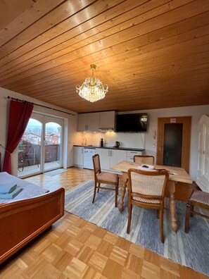 Interior - Pretty 1-room vacation apartment | new kitchen in the foothills of the Alps (Bad Aibling)