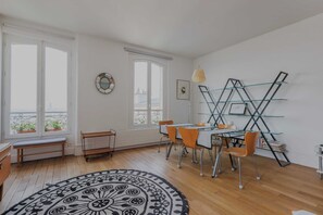 Dining - Magnificent apartment- 2BR/4P- Near Sacré-Cœur (Paris)