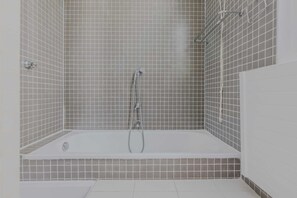 Hair dryer, towels - Magnificent apartment- 2BR/4P- Near Sacré-Cœur (Paris)