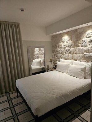 Luxury Double or Twin Room, Bay View | In-room safe, blackout drapes, iron/ironing board, free WiFi - Cohen's boutique hotel (Haifa)