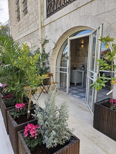 Cohen's boutique hotel