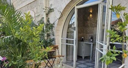 Cohen's boutique hotel