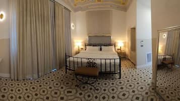 Een kluis op de kamer, verduisterende gordijnen