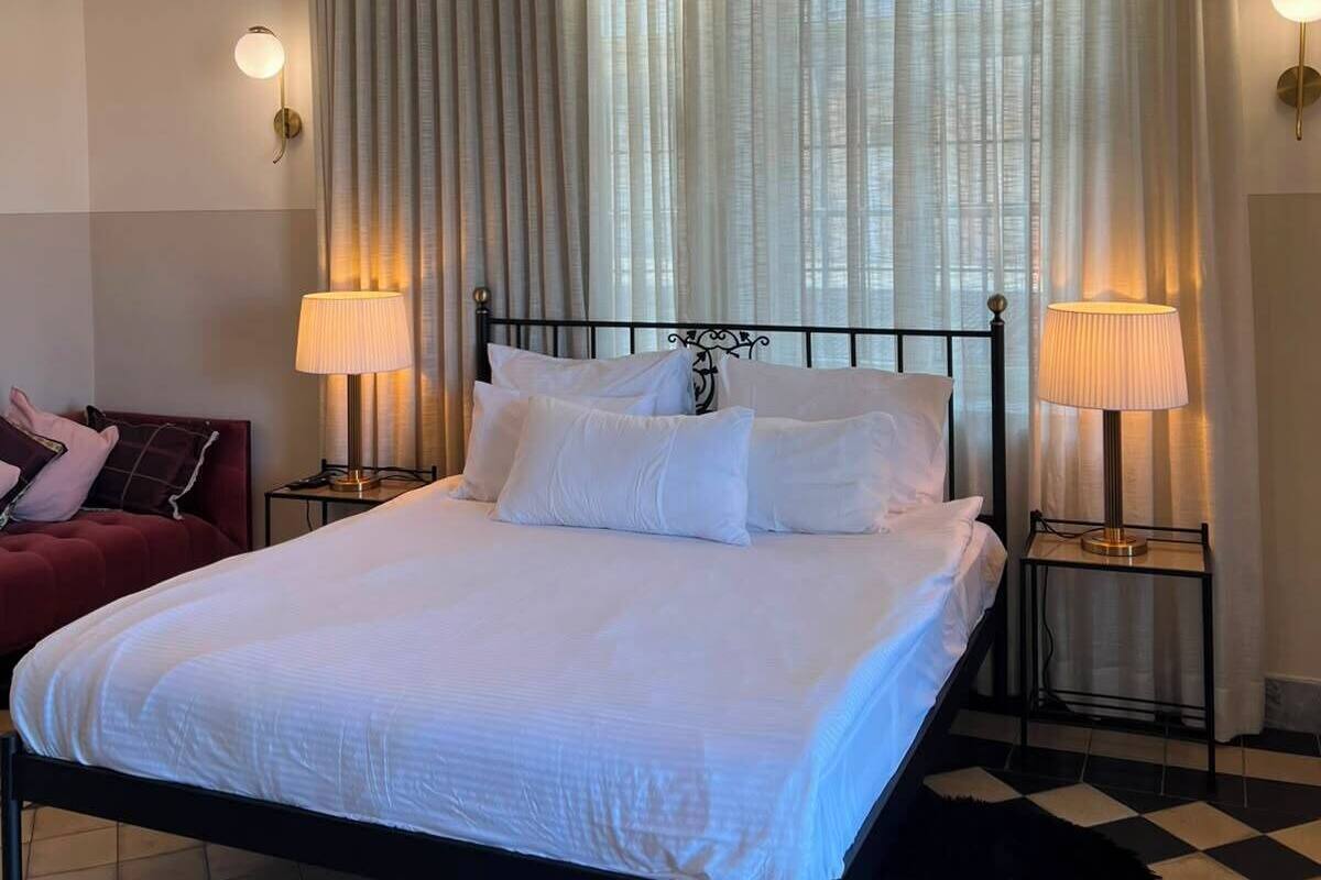 Habitación doble Elite, lanai, vista parcial al mar | Artículos del minibar gratis y caja de seguridad en la habitación 