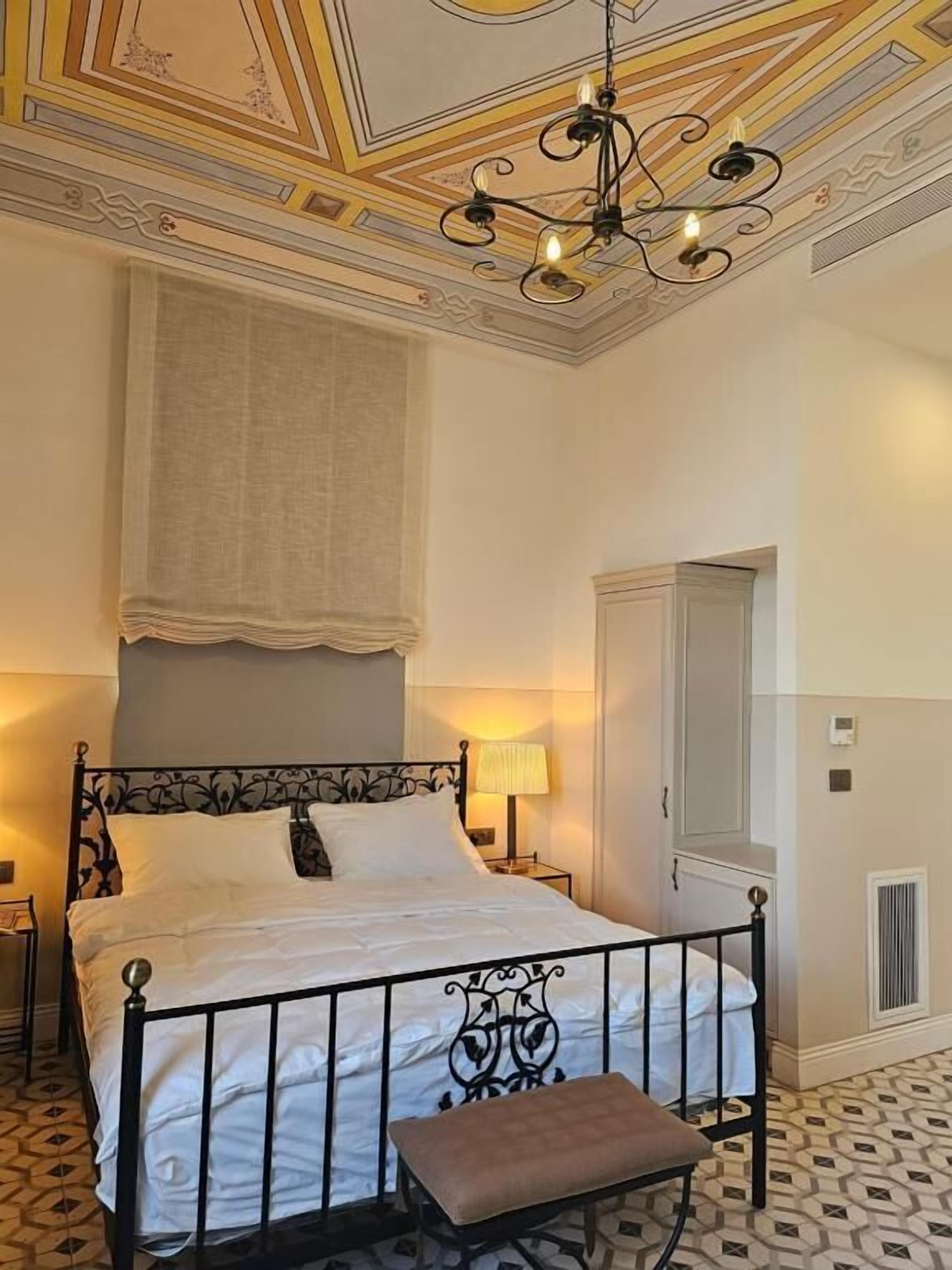 Superior Twin Room, Courtyard View | In-room safe, blackout drapes, iron/ironing board, free WiFi