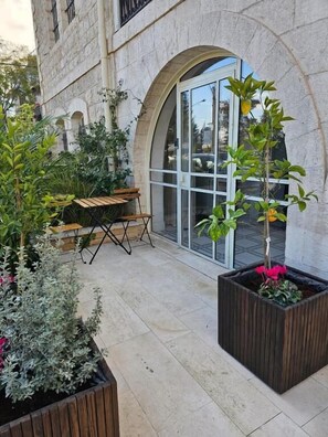 ห้องเอ็กซ์คลูซีฟทวิน, วิวสวนหย่อม | รับประทานอาหารกลางแจ้ง