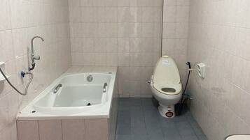 Basic Studio, Garden View | Bathroom