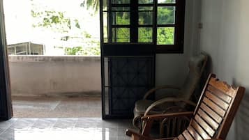 Studio – basic, hageutsikt | Innvendig