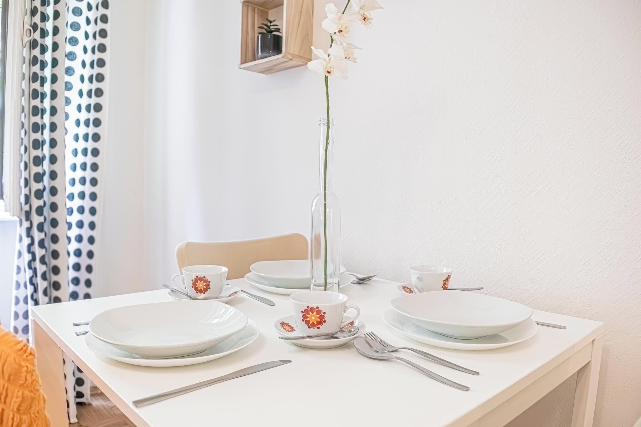Basic Apartment | Dining