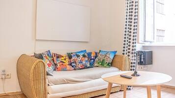 Basic Apartment | Living area