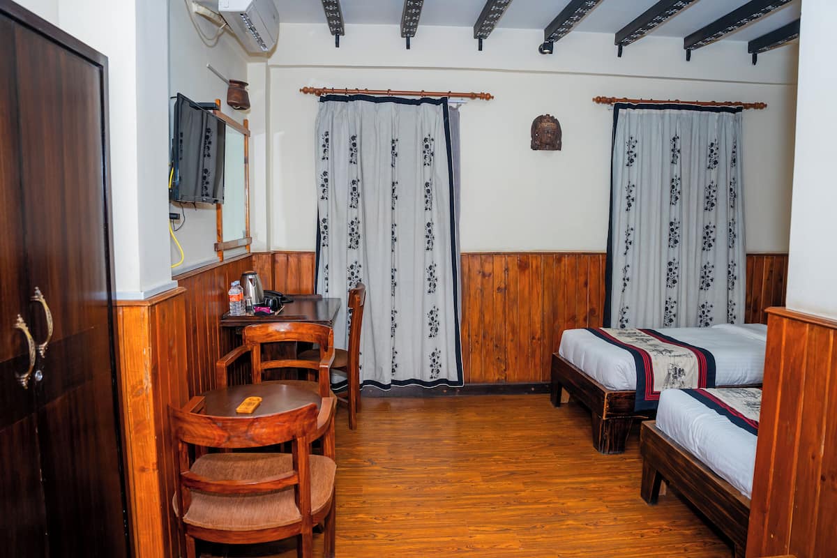 Deluxe Twin Room, Garden View | In-room safe, soundproofing, iron/ironing board, free WiFi