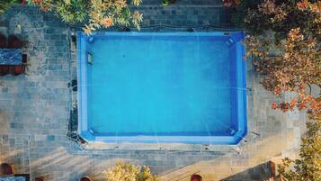 Kolam renang terbuka