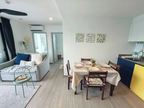 Appartement, 2 chambres, accessible aux personnes à mobilité réduite, balcon | Salle à manger