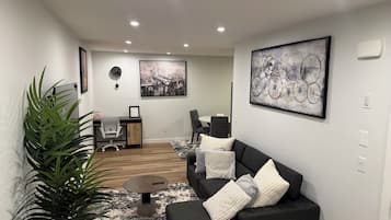 House, 1 Bedroom | Living room