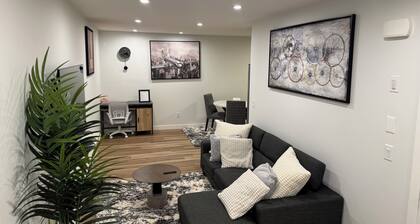 Fivestar Inspired Private Suite- Downtown Access