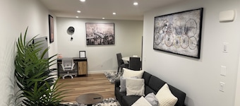 Fivestar Inspired Private Suite- Downtown Access