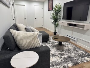 House, 1 Bedroom | Living room