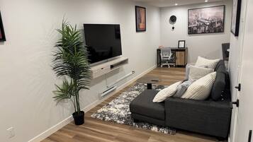 House, 1 Bedroom | Living room