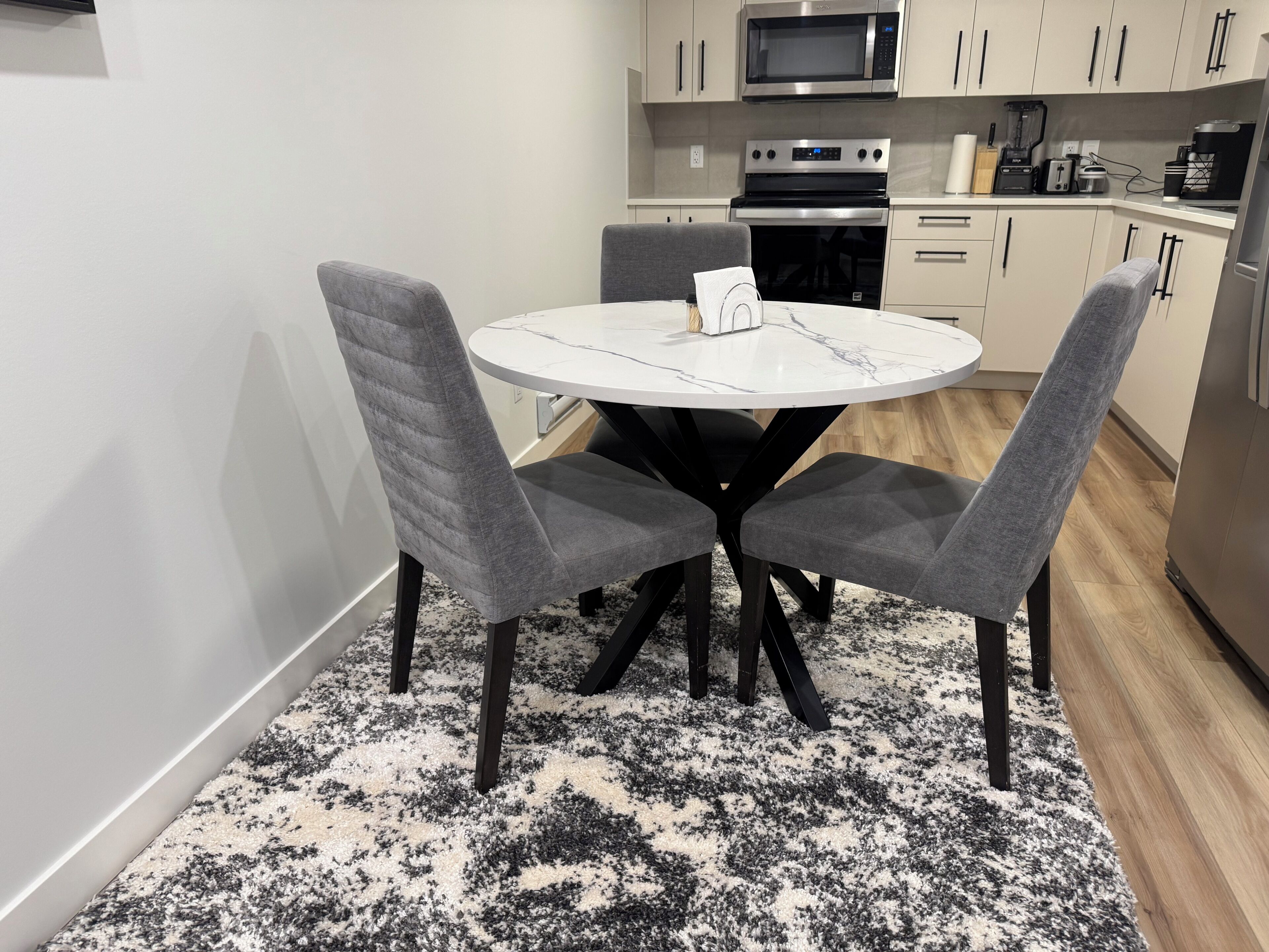 House, 1 Bedroom | Dining room