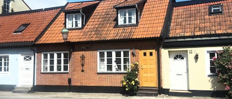 House, 2 Bedrooms, Balcony | Bahagian luar