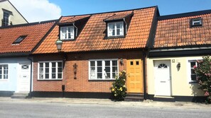 House, 2 Bedrooms, Balcony | Exterior - Charming Townhouse in Central Ystad (Ystad)