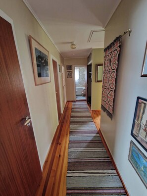 Hus, 3 soverom, balkong | Bad