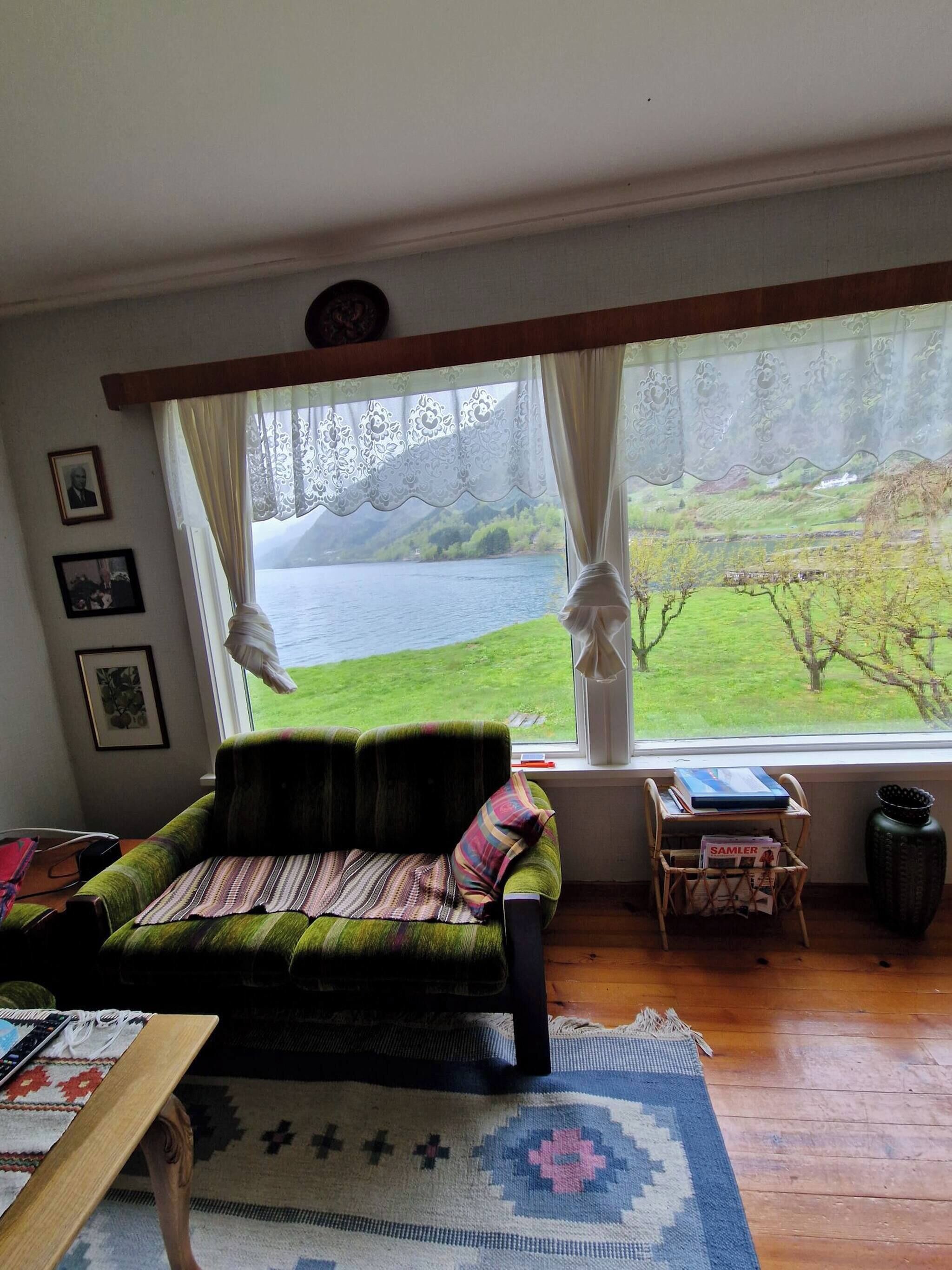 House, 3 Bedrooms, Balcony | Ruang tamu