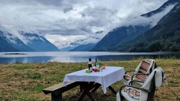 House, 3 Bedrooms, Balcony | Outdoor dining