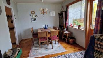 House, 3 Bedrooms, Balcony | Living room