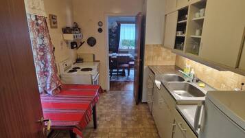 House, 3 Bedrooms, Balcony | Interior