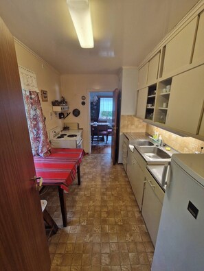 House, 3 Bedrooms, Balcony | Interior