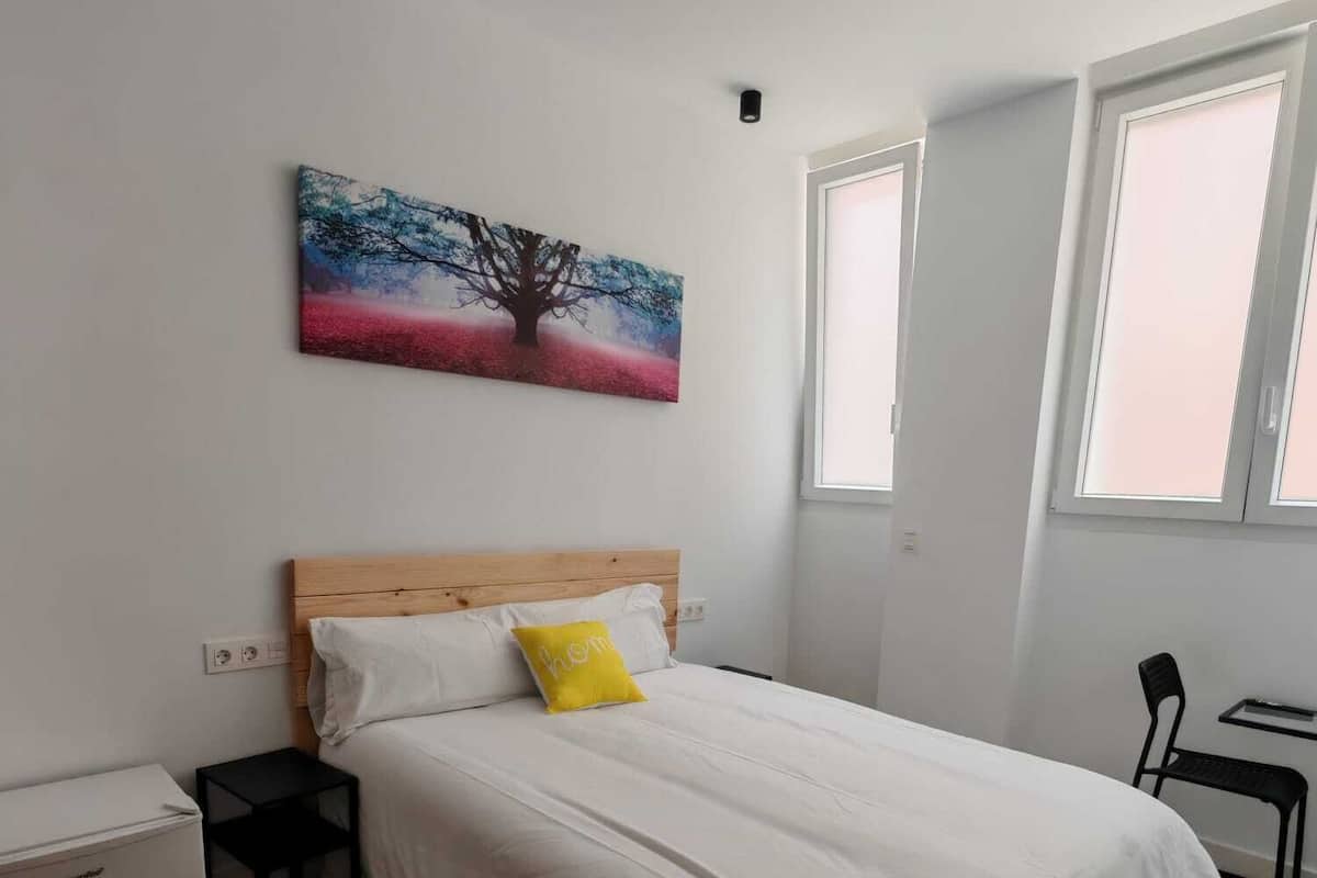 Tweepersoonskamer | Een bureau, een strijkplank/strijkijzer, gratis wifi