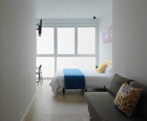 Quadruple Room | Desk, iron/ironing board, free WiFi - Bilbao ROOMS & KITCHEN Zabalburu (Bilbao)