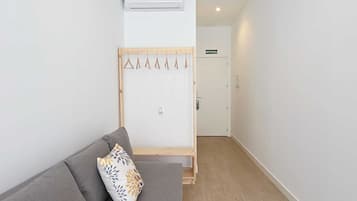 Habitación cuádruple | Escritorio, tabla de planchar con plancha, wifi gratis