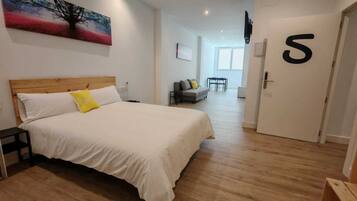 Quadruple Room | Desk, iron/ironing board, free WiFi