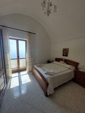 2 bedrooms, iron/ironing board, WiFi, bed sheets - Casa Orizzonte Amalfi with 3 terraces overlooking the sea (Amalfi)