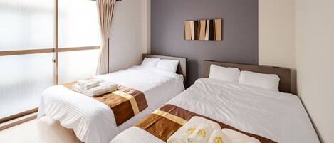 3 bedrooms, iron/ironing board, WiFi, bed sheets