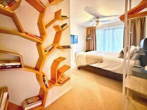 2 bedrooms, iron/ironing board, Internet, bed sheets - Split level unique large 2BDR apartment (Chelmsford)