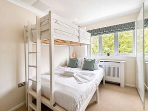 2 chambres, fer et planche à repasser, accès à Internet, literie fournie