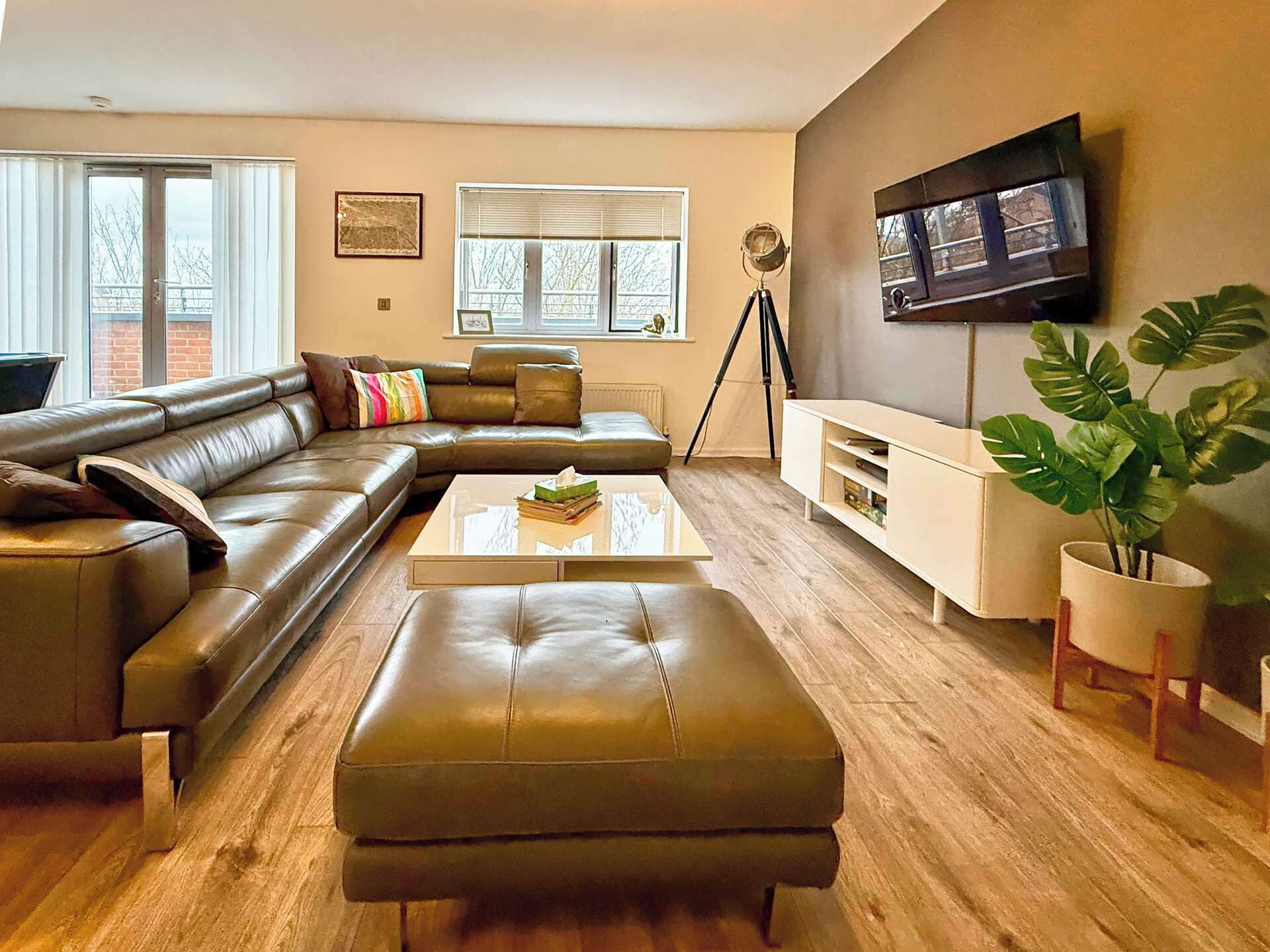 TV, DVD player, offices