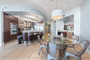 Signature Condo, 2 Bedrooms, Balcony, River View | In-room dining